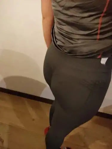 Emma L. recommending Briselle leggings to friends